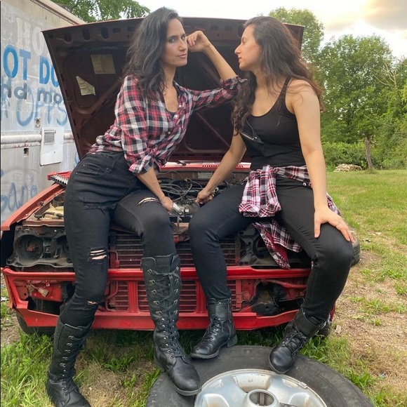 Meet your Posher, Miri and Shira! - Picture 2 of 10